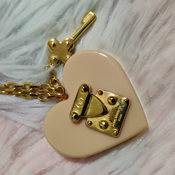 FIRM!! RARE! Auth Louis Vuitton Rose Velour Resin Goldtone Lock Heart Necklace - Picture 11 of 16